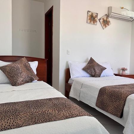 Hostal Carliza Puerto Ayora  Bagian luar foto