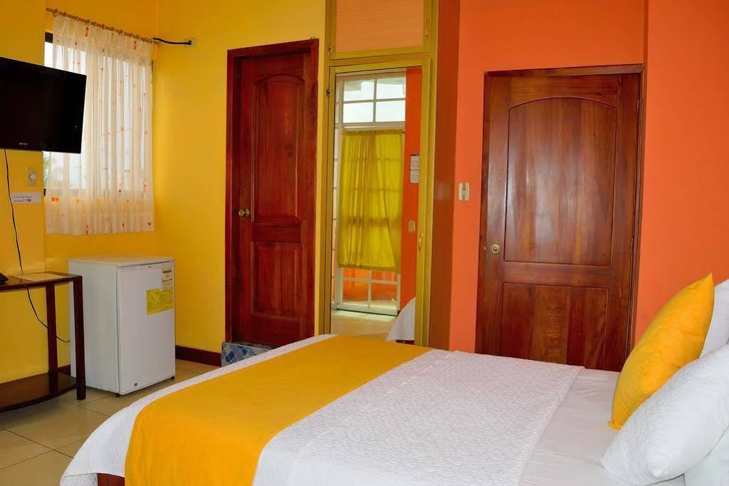 Hostal Carliza Puerto Ayora  Bagian luar foto