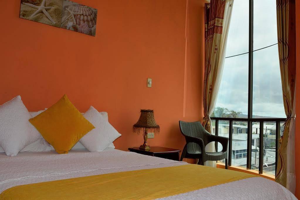 Hostal Carliza Puerto Ayora  Bagian luar foto