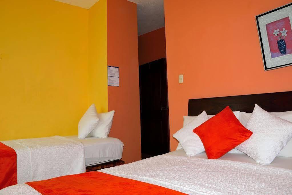 Hostal Carliza Puerto Ayora  Bagian luar foto