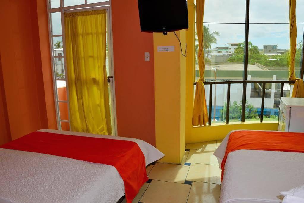 Hostal Carliza Puerto Ayora  Bagian luar foto
