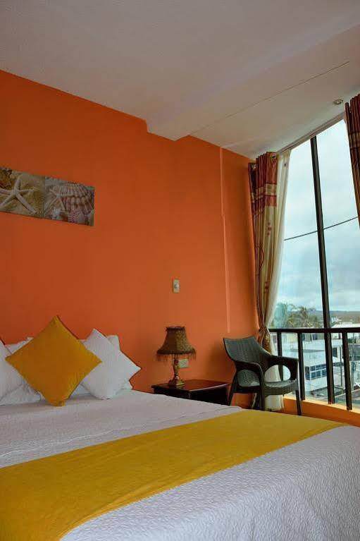 Hostal Carliza Puerto Ayora  Bagian luar foto