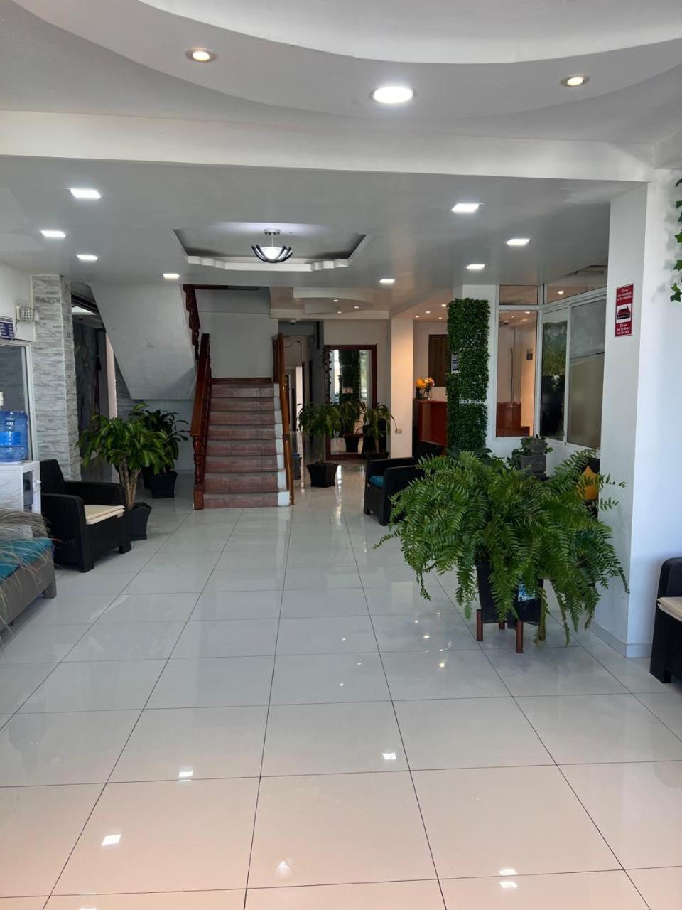 Hostal Carliza Puerto Ayora  Bagian luar foto