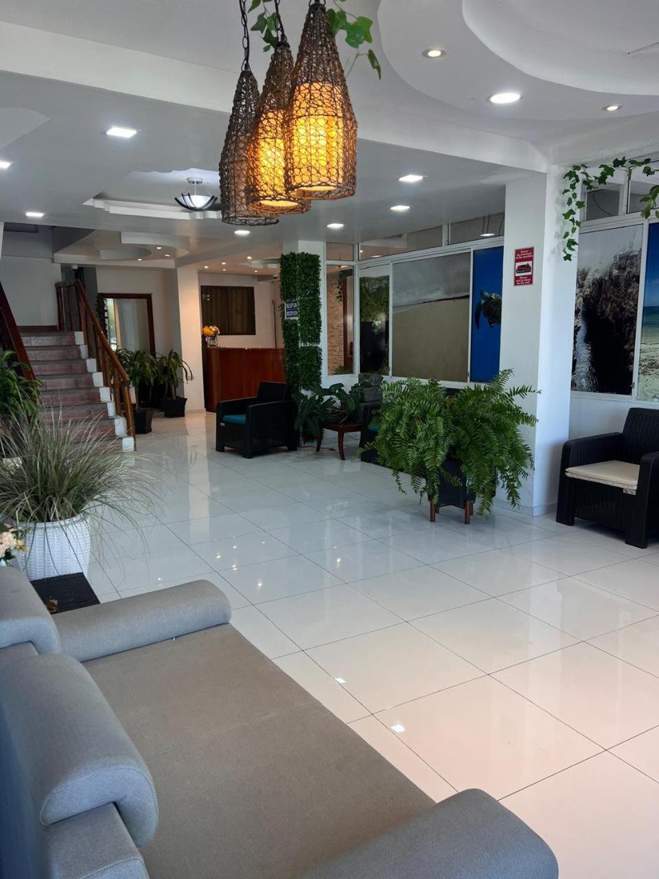 Hostal Carliza Puerto Ayora  Bagian luar foto