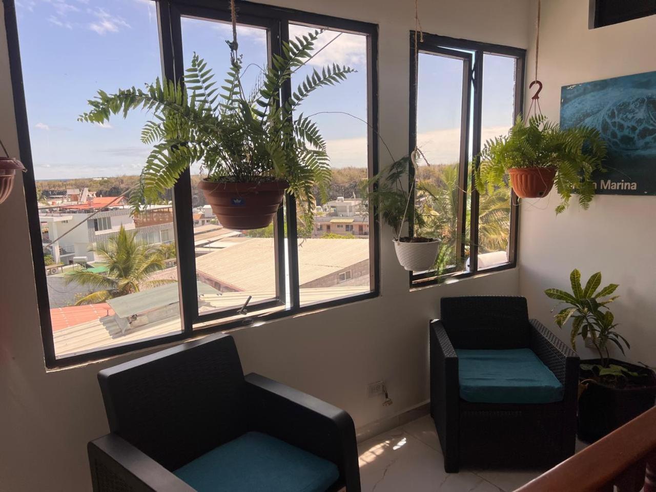 Hostal Carliza Puerto Ayora  Bagian luar foto