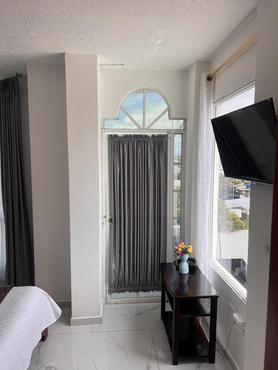 Hostal Carliza Puerto Ayora  Bagian luar foto