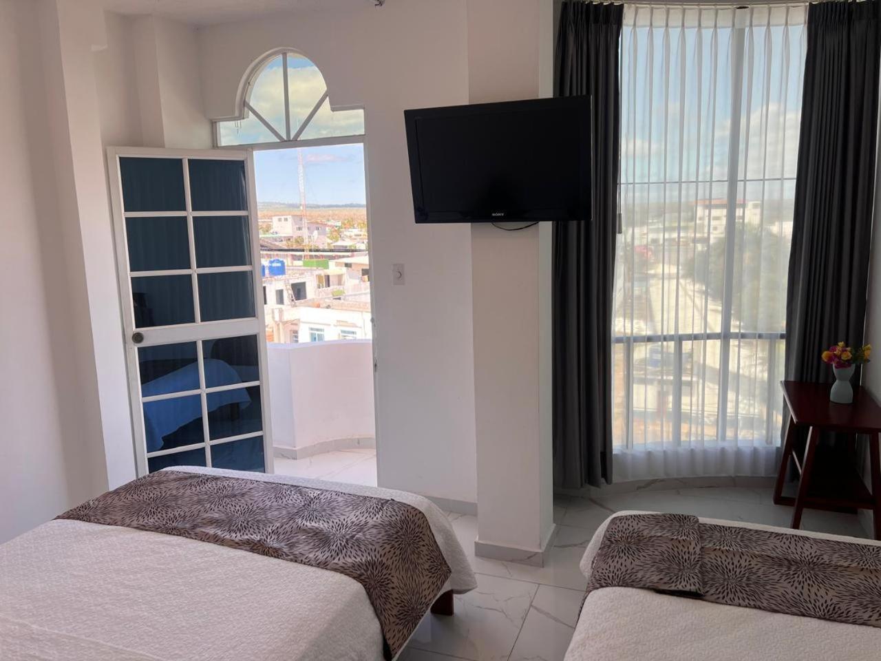 Hostal Carliza Puerto Ayora  Bagian luar foto
